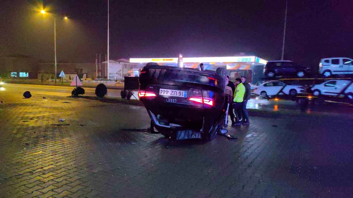 İnegöl’de kontrolünden çıkan otomobil taklalar atarak devrildi, 3 kişi yaralandı