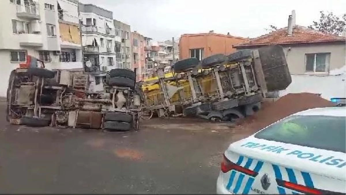 İzmir’de harfiyat kamyonu devrildi