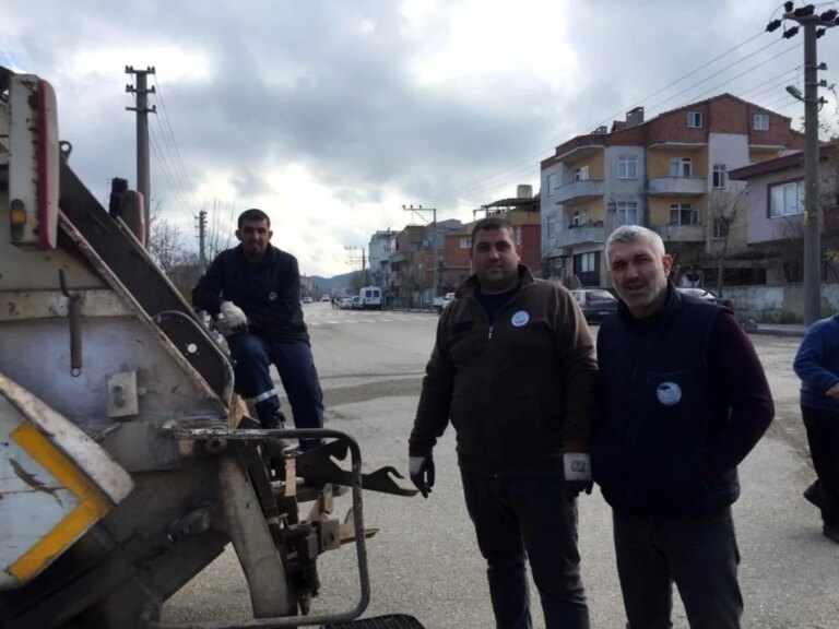 Keşan’da çöp konteynerinde bulunan 5 yavru köpek kurtarıldı