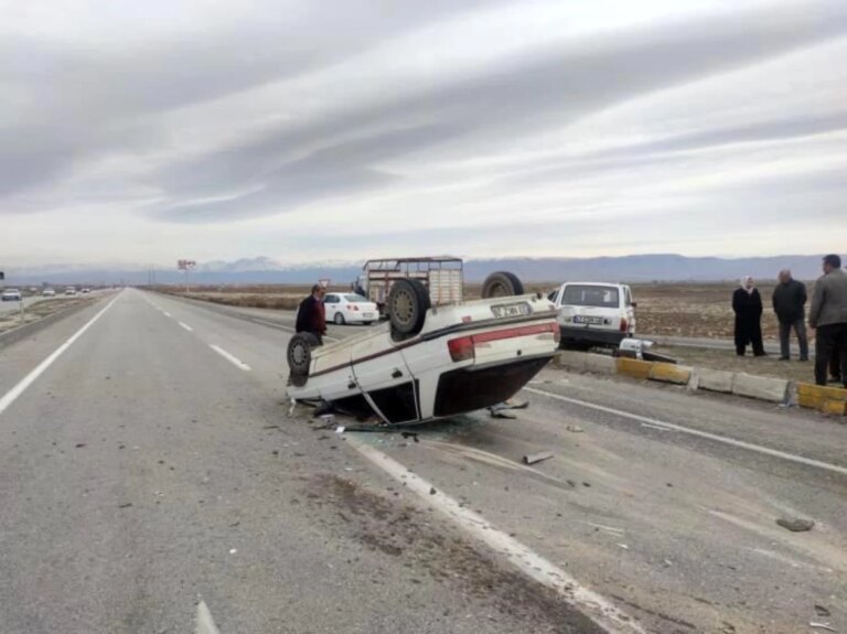 Konya’da iki otomobil çarpıştı, 8 kişi yaralandı