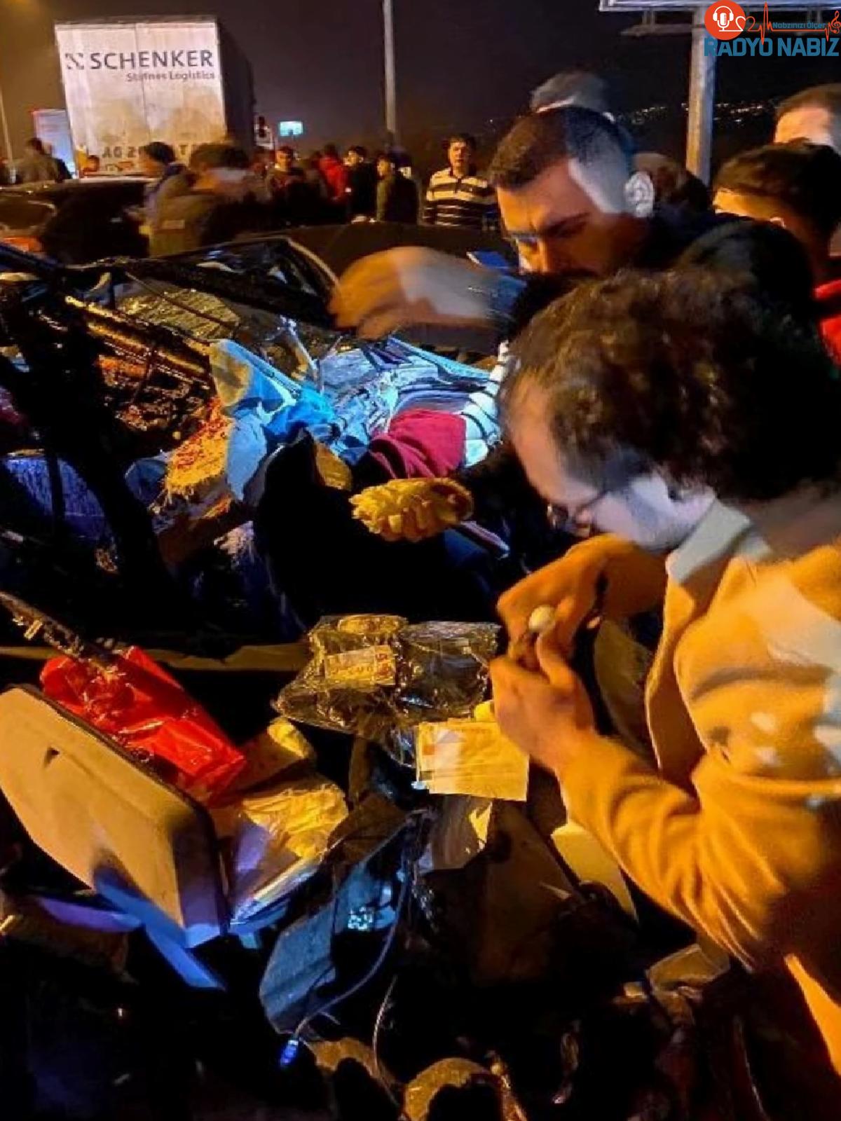 Koruma polislerinin içinde bulunduğu otomobil TIR’a çarptı: 1 şehit, 2 yaralı