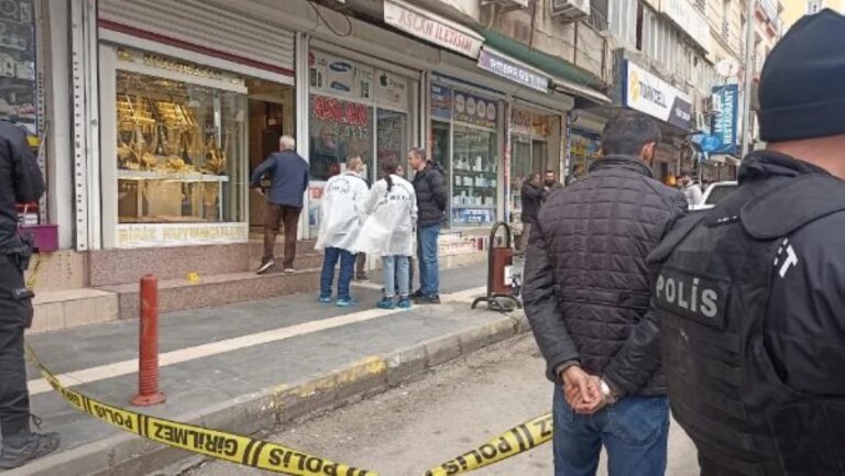 Kuyumcu Soygununda Kar Maskeli Şüpheliler Yakalandı