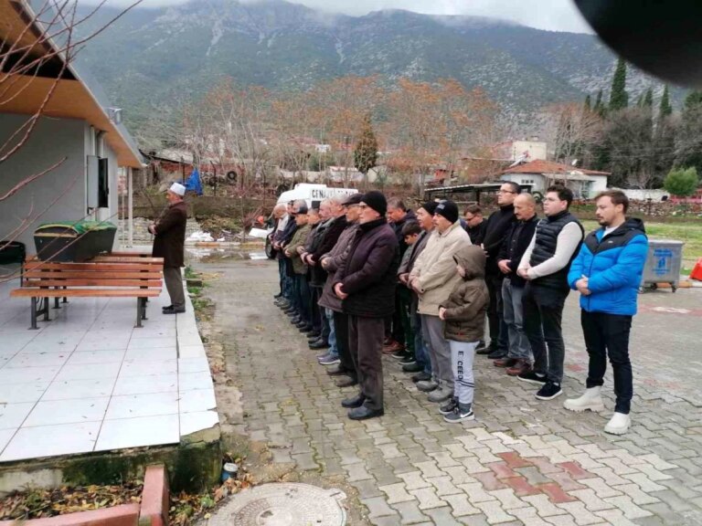 Manisa’da yaşlı kadın boğazı kesilerek öldürüldü, komşusu gözaltına alındı