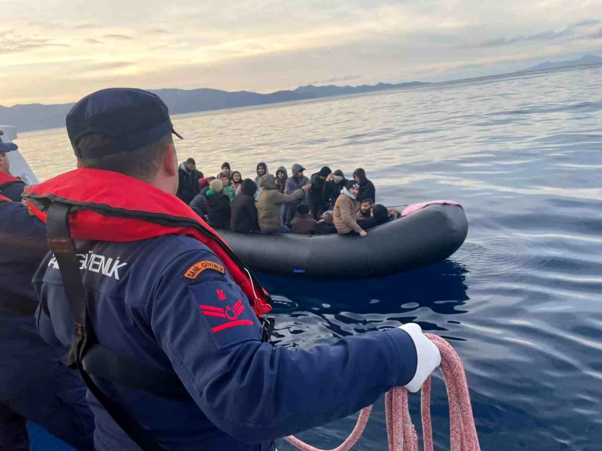 Muğla’da 49 sistemsiz göçmen kurtarıldı, 2 göçmen kaçakçısı gözaltına alındı