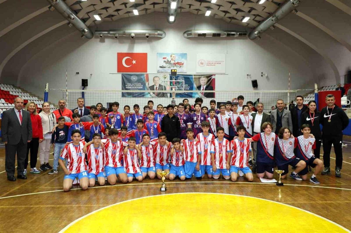 Okullar Arası Yıldız Erkekler Voleybol Turnuvası Şampiyonu Belli Oldu