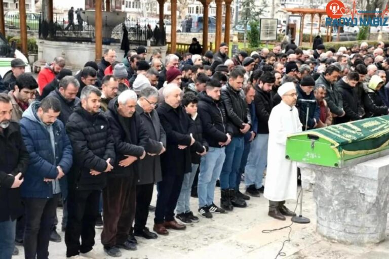 Samsun’da Aydınlatma Direğine Çarpan Otomobilin Sürücüsü Hayatını Kaybetti