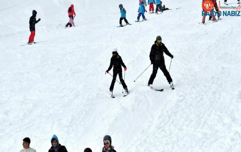 Sarıkamış Kayak Merkezi’nde Yoğunluk Yaşanıyor