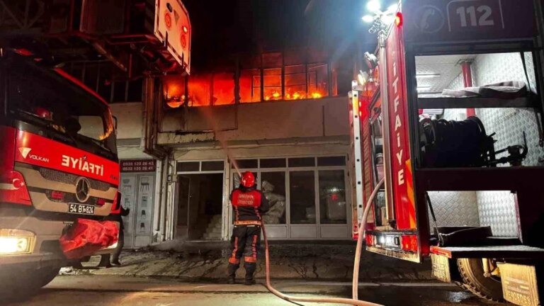 Serdivan’da Koltuk Üretimi Yapan Atölye Alev Alev Yandı