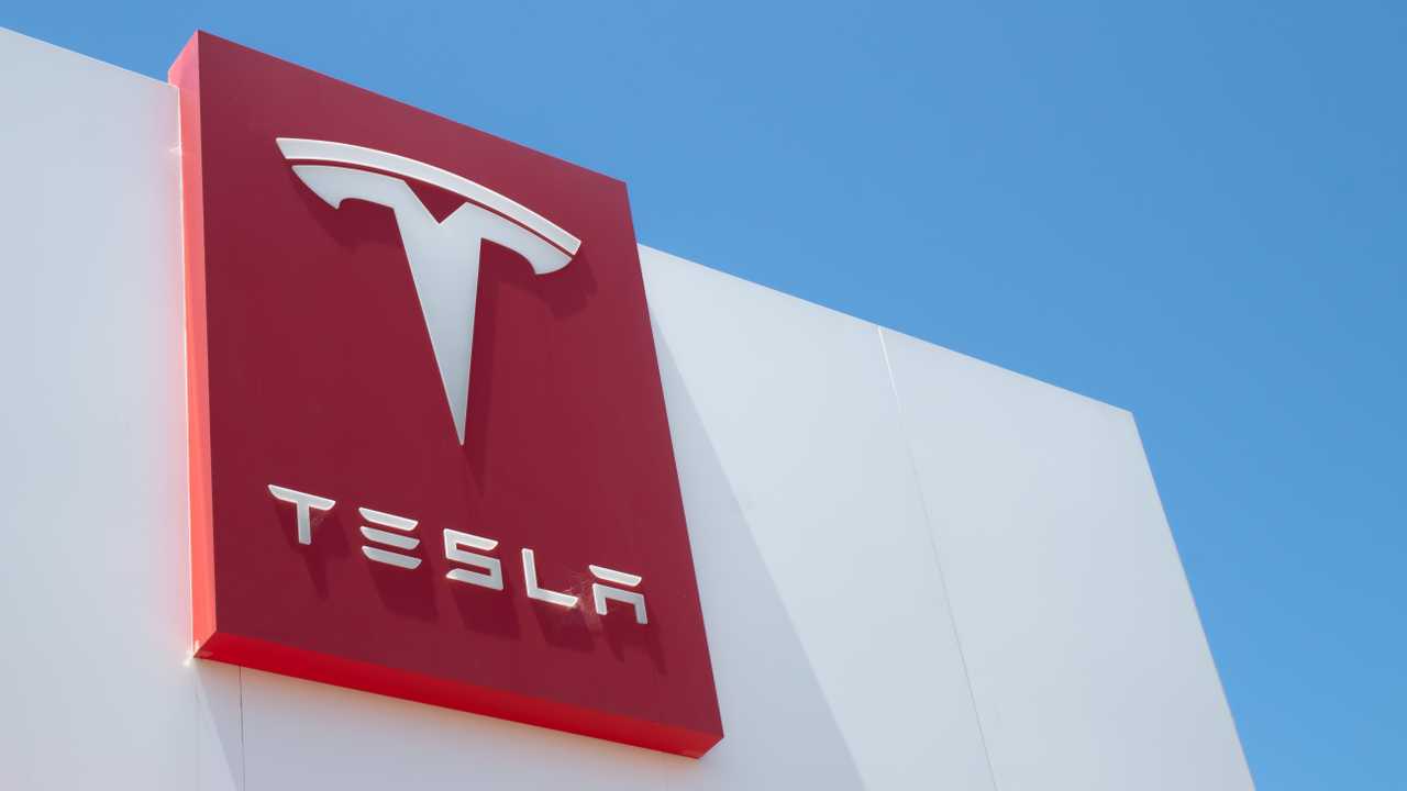 Tesla, kendilerini hackleyen bilgisayar korsanlarına 9 milyon TL ödül verdi!