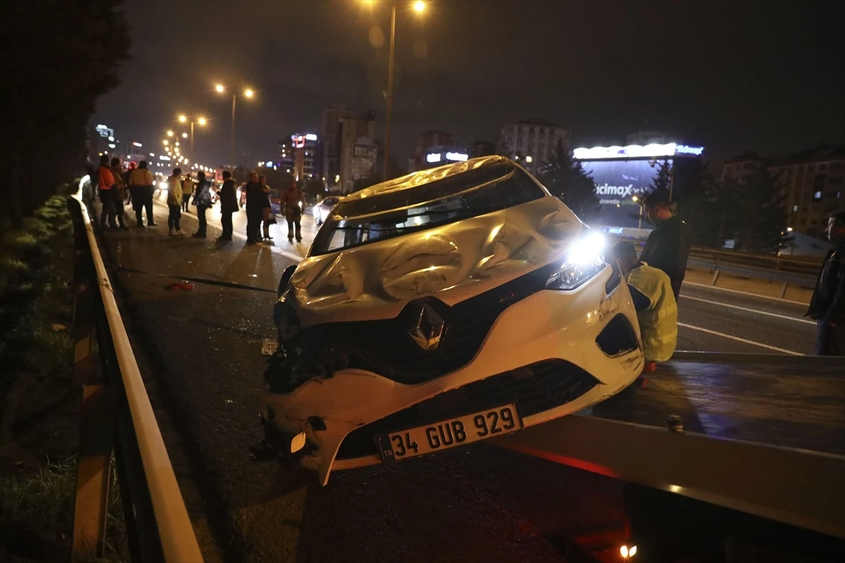 Ümraniye’de Otomobil Kazası: Sürücü Yaralandı