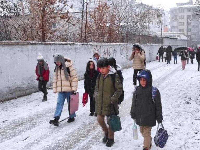 Van’da Kar Yağışı Nedeniyle Eğitime 1 Gün Ara Verildi