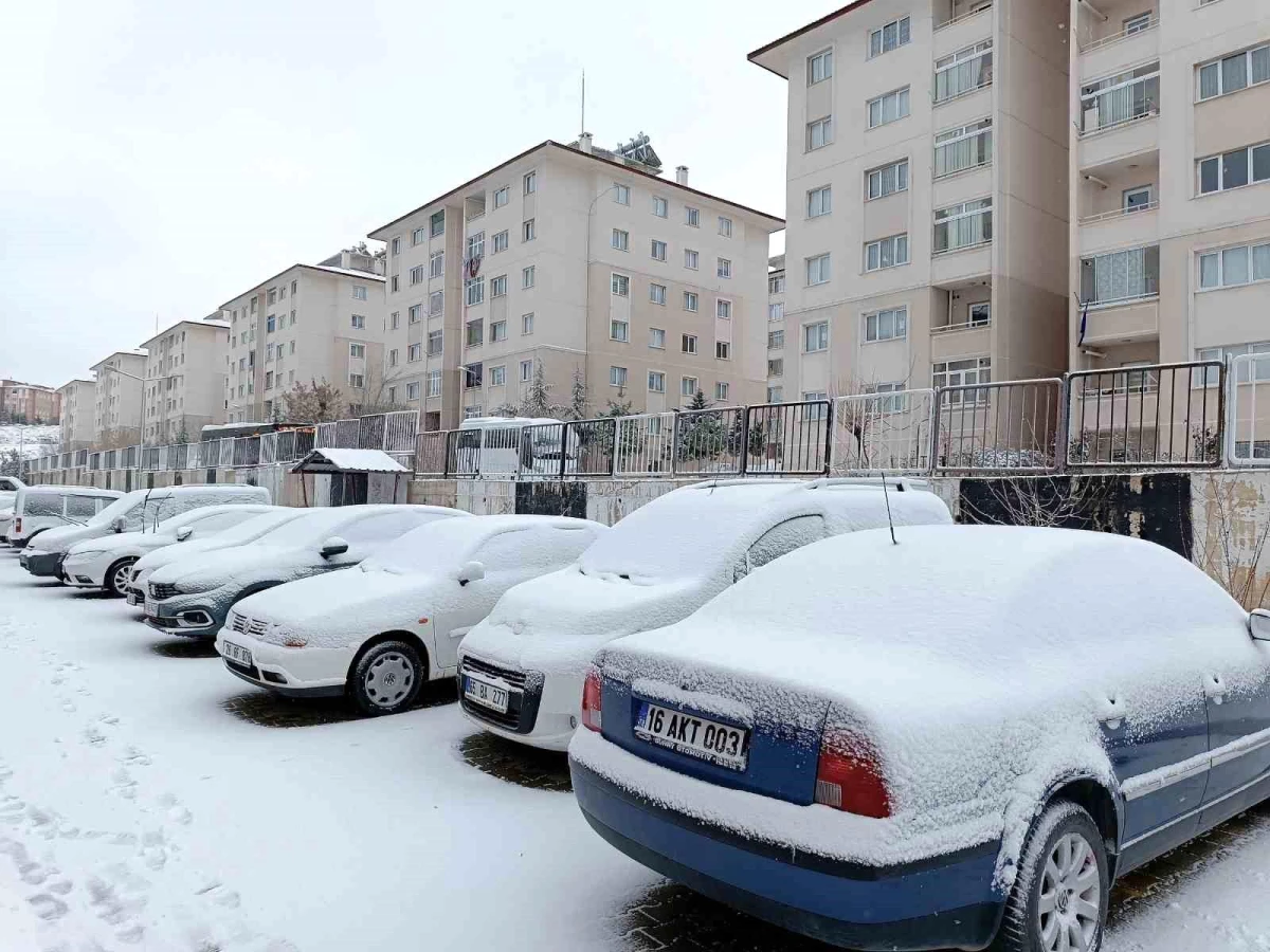 Van’da Kar Yağışı Nedeniyle Yüzlerce Yerleşim Yeri Ulaşıma Kapandı