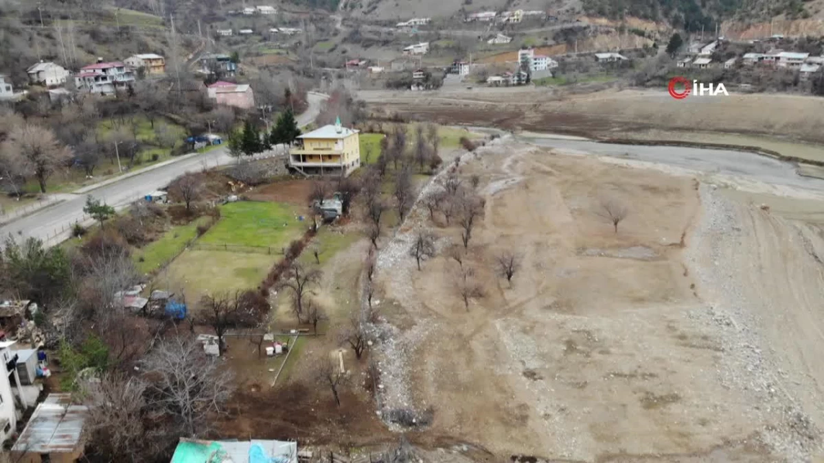 Yıllardır baraja atılan çöpler nedeniyle başları dertte