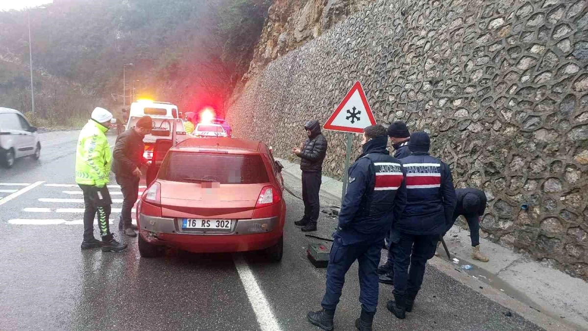 Zonguldak’ta Kontrolden Çıkan Otomobil Takla Attı: 3 Yaralı