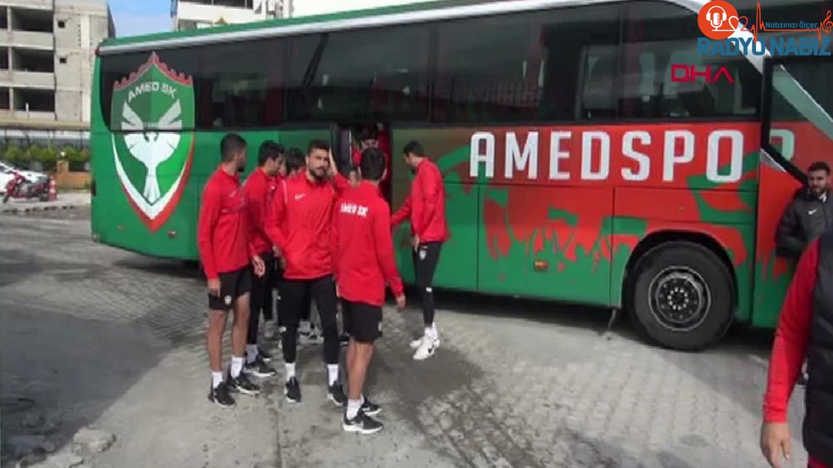 Amedspor ile İskenderunspor maç öncesi depremzedelerle buluştu