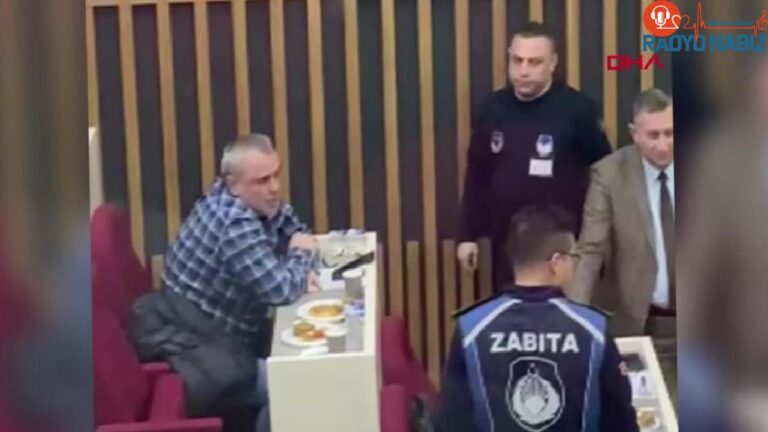 Bolu Belediye Başkanı Tanju Özcan, Zafer Partisi Bolu Belediye Başkan adayı İlkay Bayrak ile tartıştı