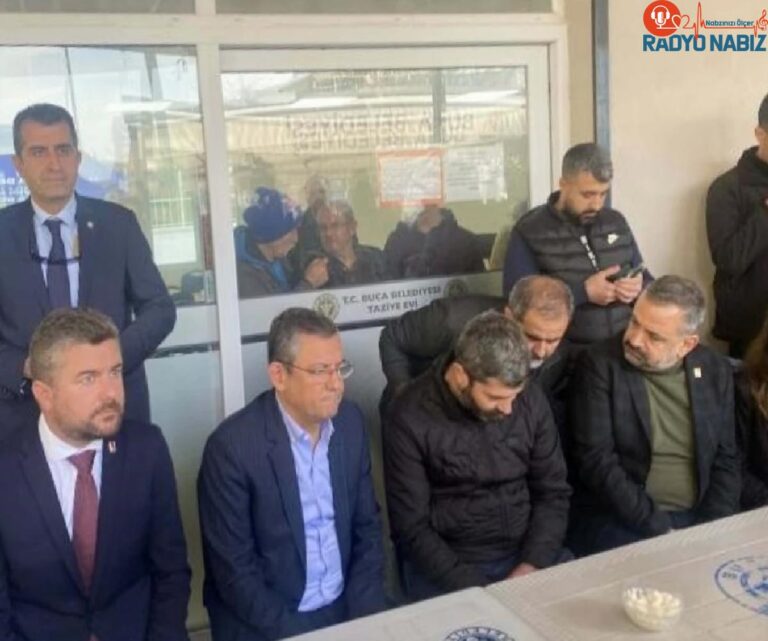 CHP Genel Başkanı Özgür Özel, İzmir’de öldürülen taksici Oğuz Erge’nin ailesine taziye ziyaretinde bulundu