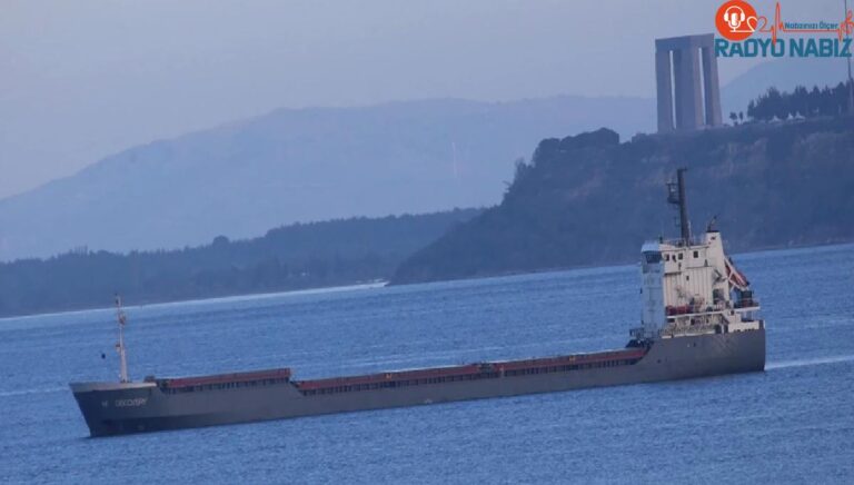 Çanakkale Boğazı’nda kuru yük gemisinde çıkan yangın söndürüldü