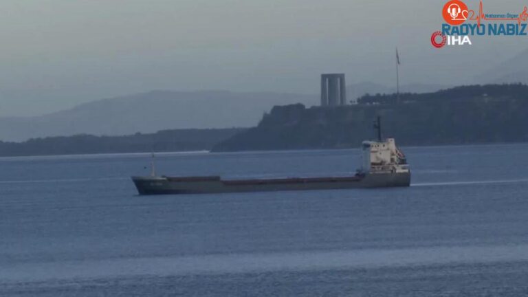 Çanakkale Boğazı’nda yangın çıkan gemi Karanlık Liman’a demirletildi