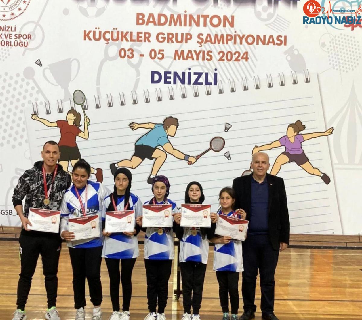 Afyonkarahisar’ın Sinanpaşa ilçesindeki okul badminton grubu üst üste üçüncü defa Bölge Şampiyonu oldu