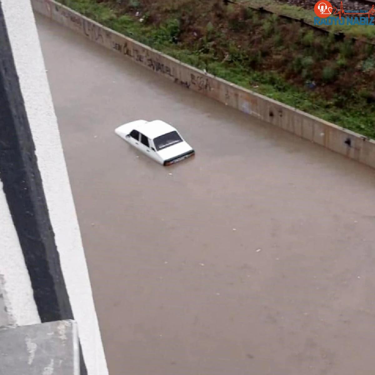 Ankara’da sağanak etkili oldu, yollar göle döndü