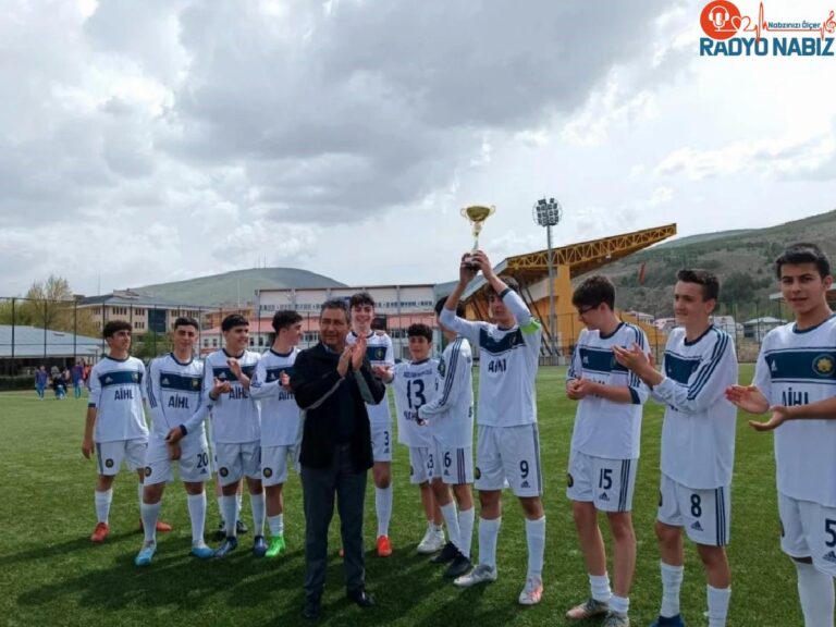 Bayburt Anadolu İmam Hatip Lisesi Spor Kulübü U15 Ligi Şampiyonu Oldu