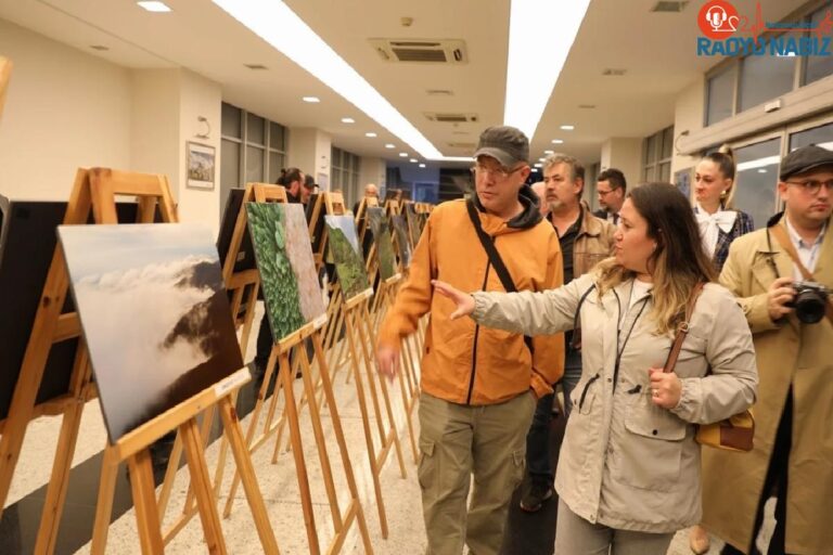 Bir Dağ Silsilesi isimli fotoğraf standı açıldı