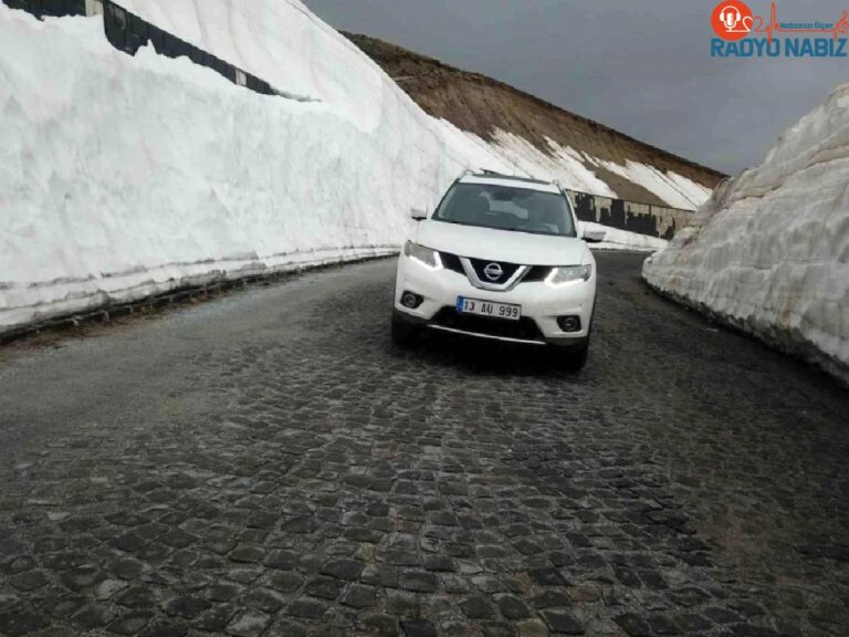 Bitlis Nemrut Dağı’nda Hala Kar Tünelleri Bulunuyor