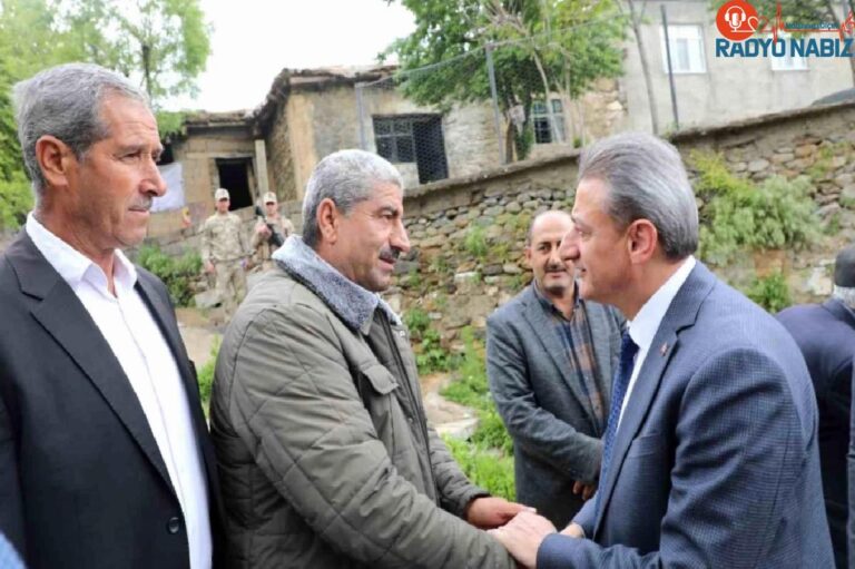 Bitlis Valisi Erol Karaömeroğlu ve eşi Filiz Karaömeroğlu, şehit aileleri ile gazileri ziyaret etti