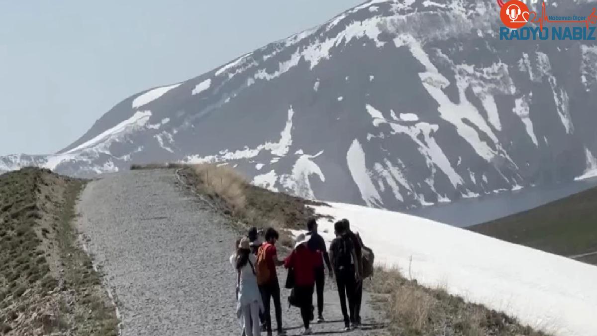 Nemrut Krater Gölü turistleri ağırlamaya başladı