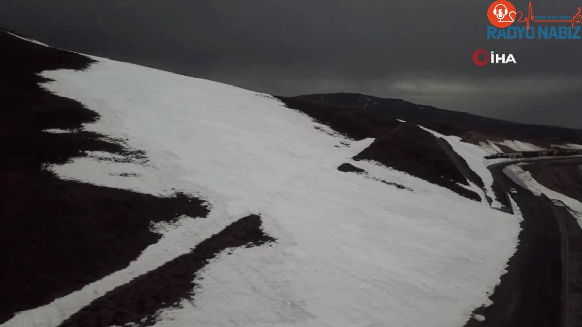 Nemrut’ta Mayıs Ayında Bile 5 Metreyi Bulan Kar Tünelleri