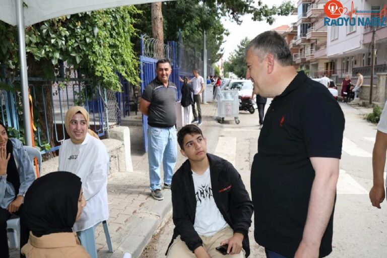 Ankara’nın Çubuk ilçesinde YKS’ye giren öğrencilere ikram