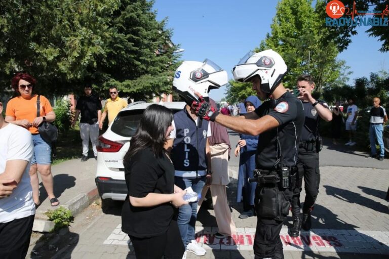 Edirne’de YKS öğrencisine polislerden yardım