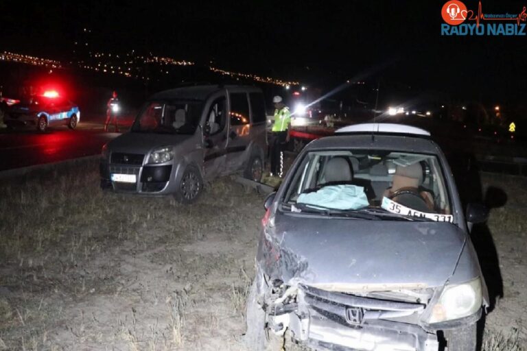 Erzincan’da Otomobil ile Hafif Ticari Araç Çarpışması: 5 Yaralı