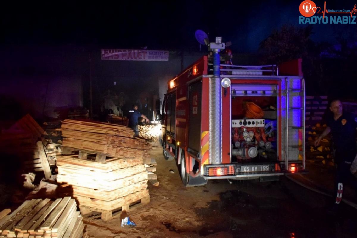 Manisa’da palet imalathanesinde çıkan yangın söndürüldü