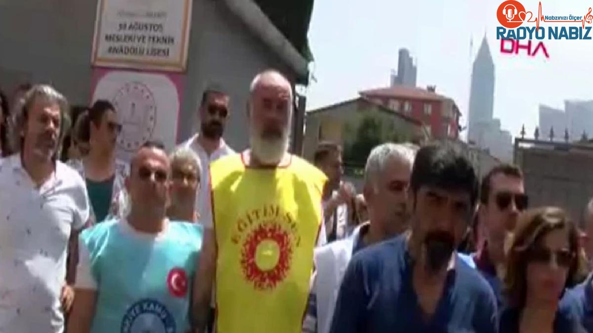 Öğretmene Yapılan Yumruklu Saldırı Protesto Edildi