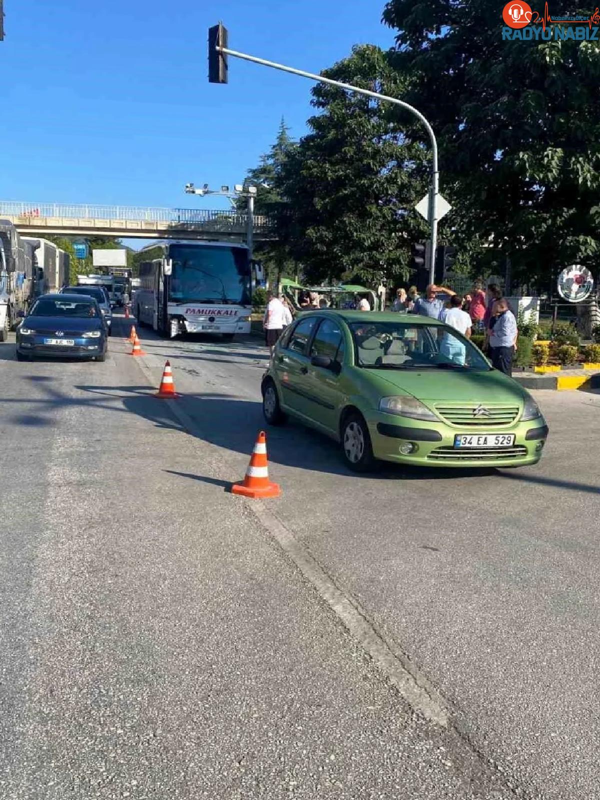 Burdur’da otobüs ve araba çarpıştı: 3 kişi yaralandı