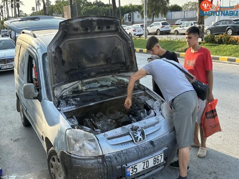 İskenderun’da Park Halindeki Araçta Yangın Çıktı