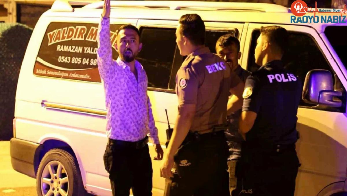 Aksaray’da Alkollü Müzisyen Polis Aracına Çarptı