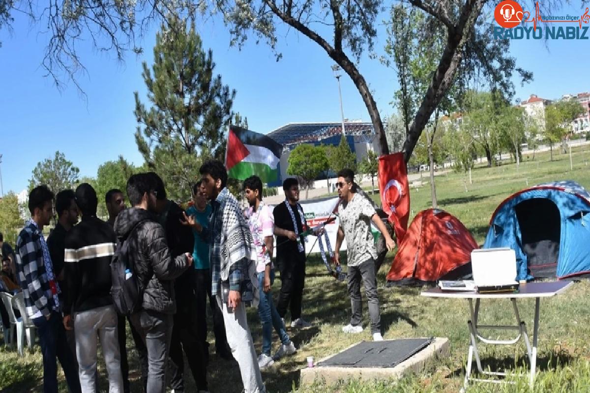 AKÜ Öğrencileri İsrail’in Gazze’deki hücumlarını protesto ediyor