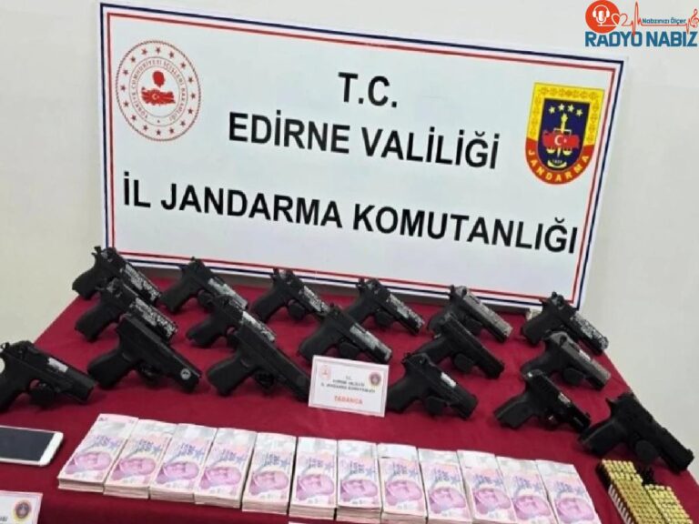 Edirne’de yapılan aramada çok sayıda silah, mermi ve para ele geçirildi