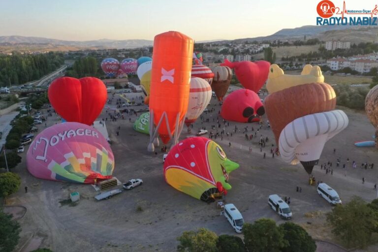 Nevşehir Kültür Yolu Şenliği’nde Figürlü Sıcak Hava Balonları Şov Uçuşu Gerçekleştirdi