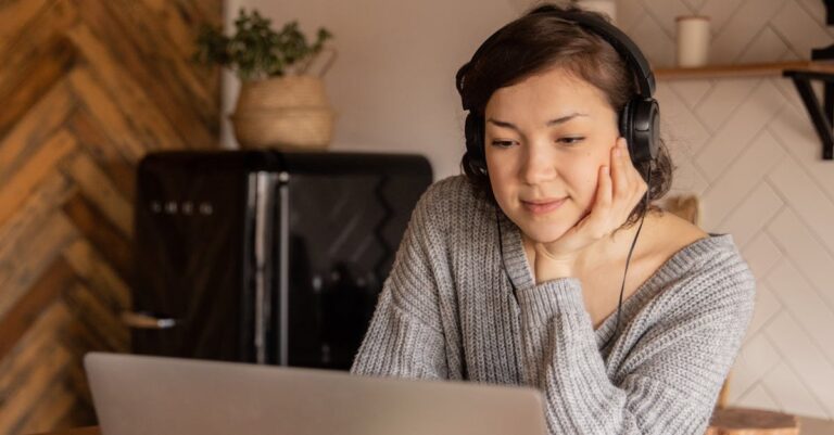 Radyo Dinle: Dijital Dünyada Müzik ve Sohbetin Keyfini Çıkarın!